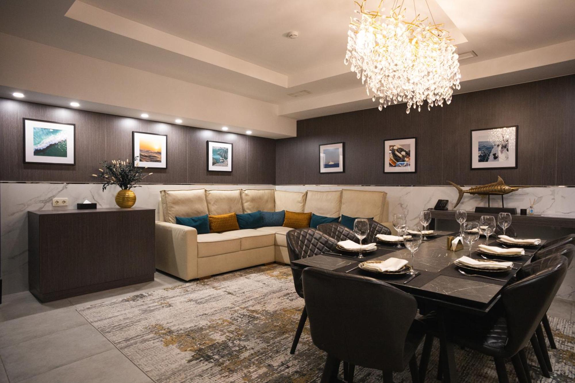 Resident Hotel Kazybek Bi Almaty Exterior foto